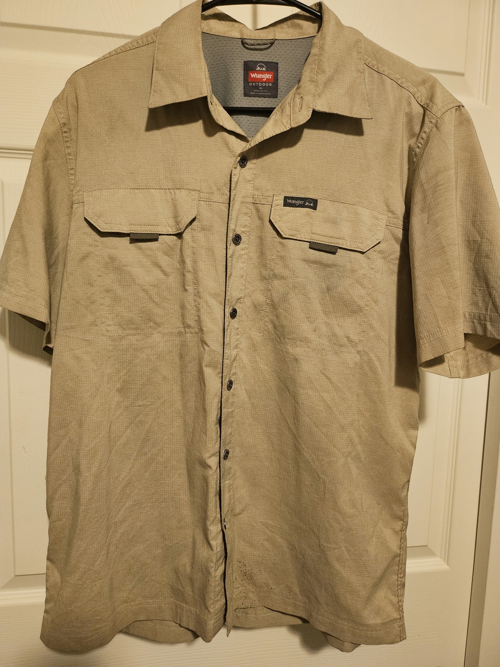 Wrangler 💪 Men's Short-Sleeve Button-Down Shirt - Khaki